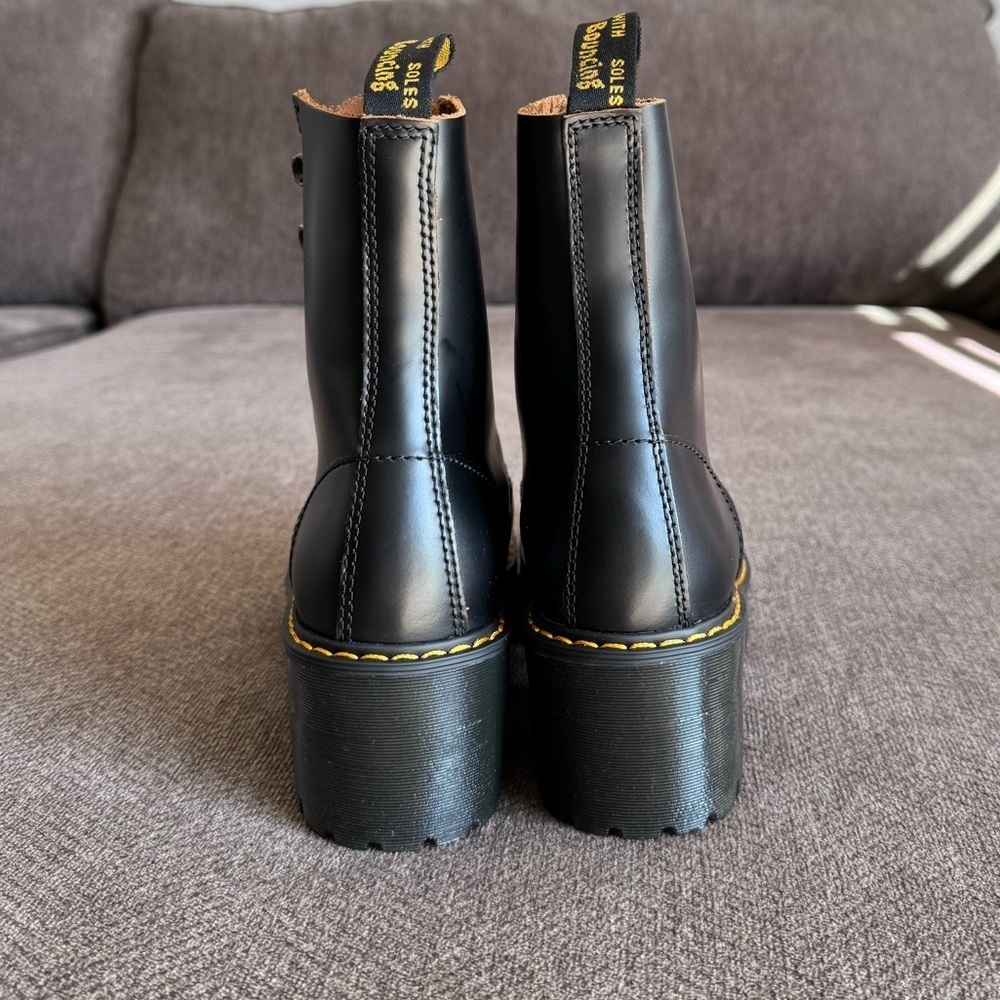 DR. MARTENS Leona Women’s Vintage Smooth Leather Heeled Boots - Picture 6 of 12